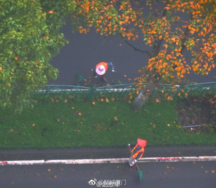 你愿轉發嗎？向這些“美麗花朵” 的環衛工人 ，致敬勞動者 [心]