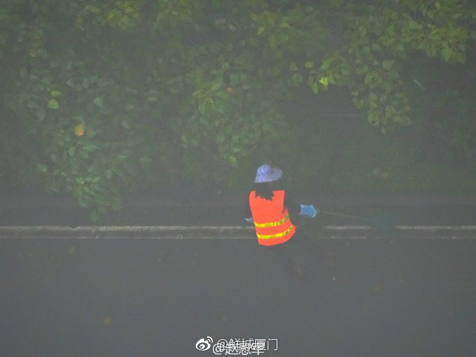 你愿轉發嗎？向這些“美麗花朵” 的環衛工人 ，致敬勞動者 [心]