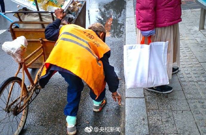 你扔一個(gè)煙頭，他們可能被罰款甚至付出生命[話筒]