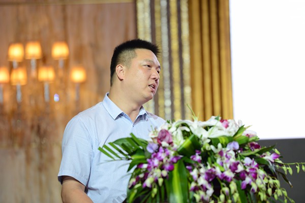 周俊.jpg