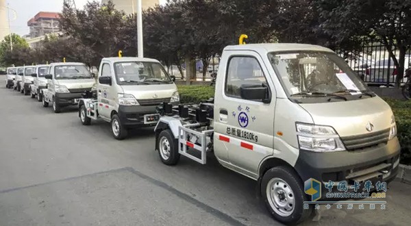 中集凌宇數(shù)十輛小型環(huán)衛(wèi)車下線，奔赴革命圣地——延安，即將投入服務(wù)，為當(dāng)?shù)氐沫h(huán)衛(wèi)事業(yè)作出貢獻(xiàn)。