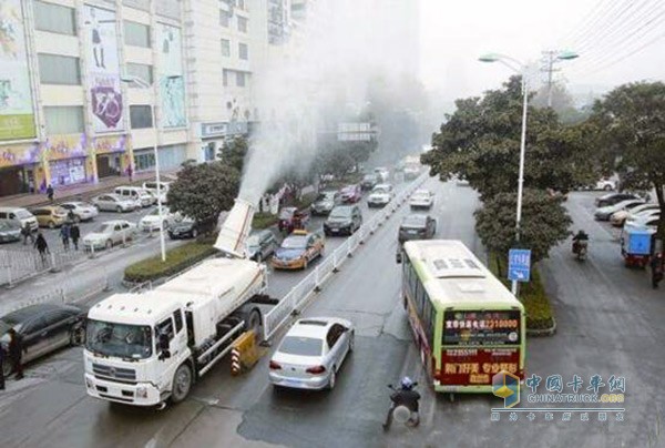東風底盤噴霧抑塵車